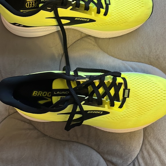 Brooks launch 8 - Picture 2 of 4